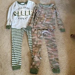 2 pairs carters pajamas